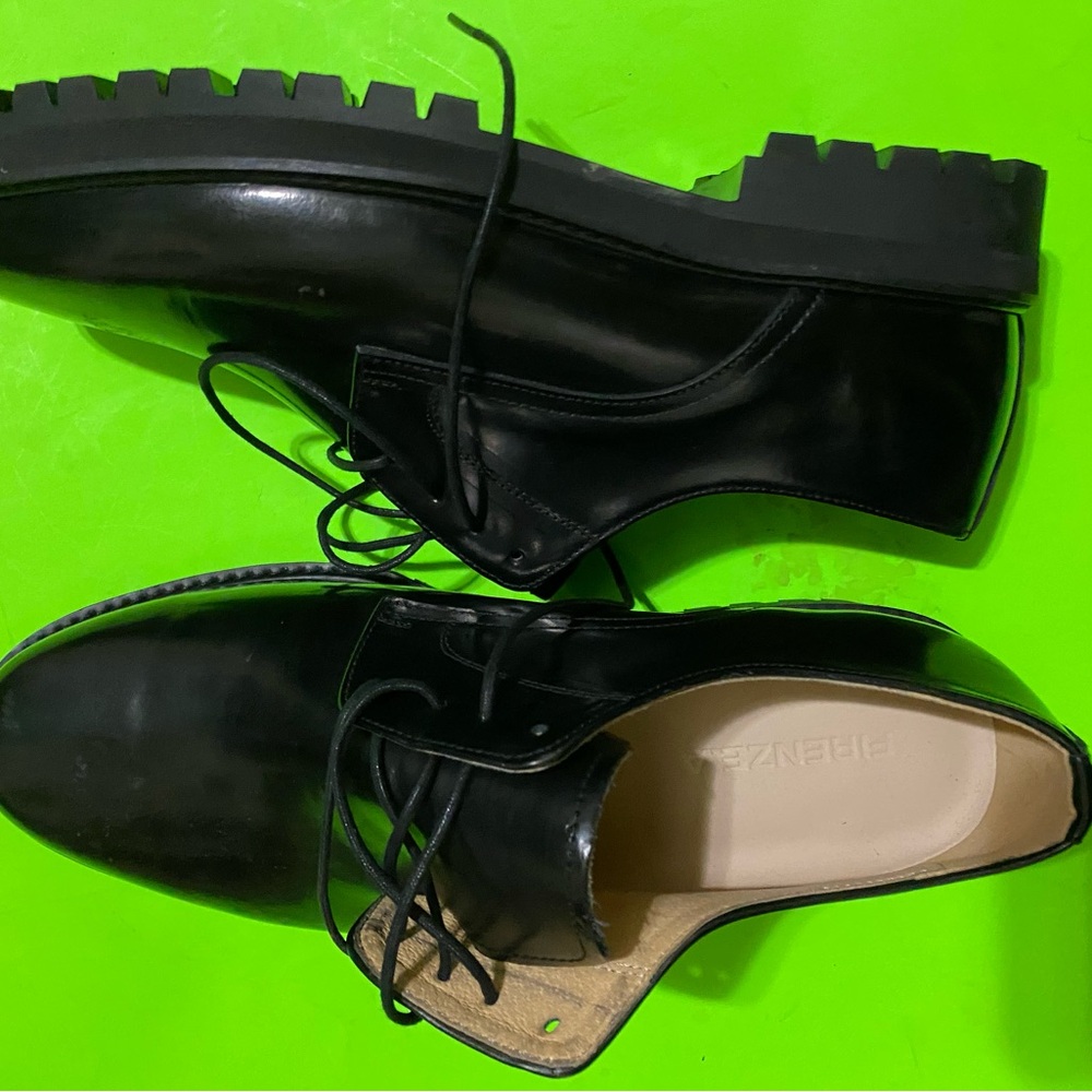 Firenze.A women black leather loafer shoe  size 10
